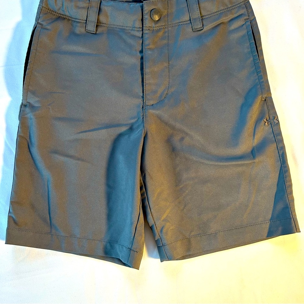 Boys under Armour shorts, size 6, adjustable waist, gray, golf shorts